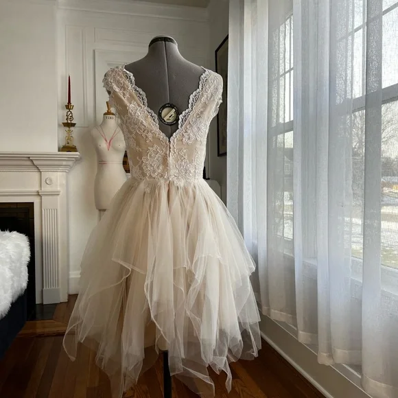 Handmade wedding dress, perfect for your fall wedding. Size XS, ready to ship - Picture 2 of 3